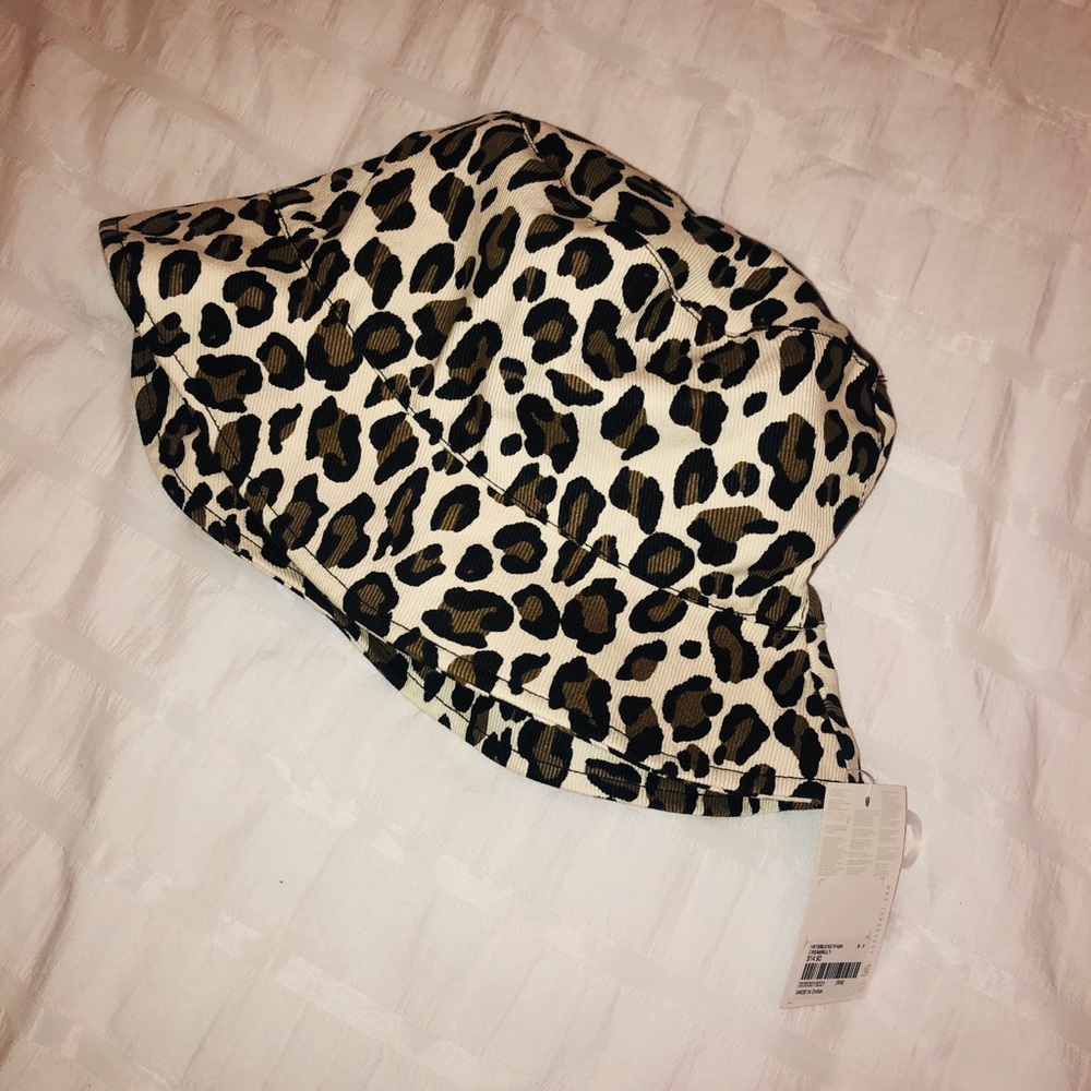 NWT! Leopard print bucket hat